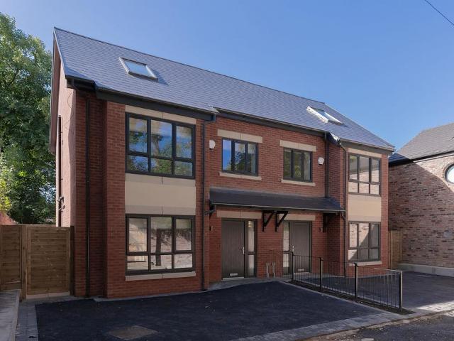House for sale in Georgia, Greater Manchester