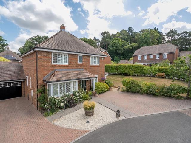 House for sale in Pachesham Park, Surrey
