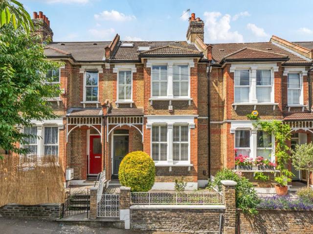 House for sale in Charlton, Greater London