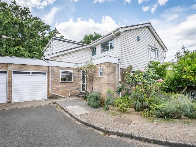 House for sale in London Borough of Ealing, Perivale
