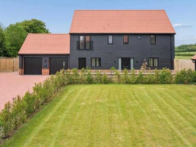 House for sale in Hogpits Bottom, Pouchen End