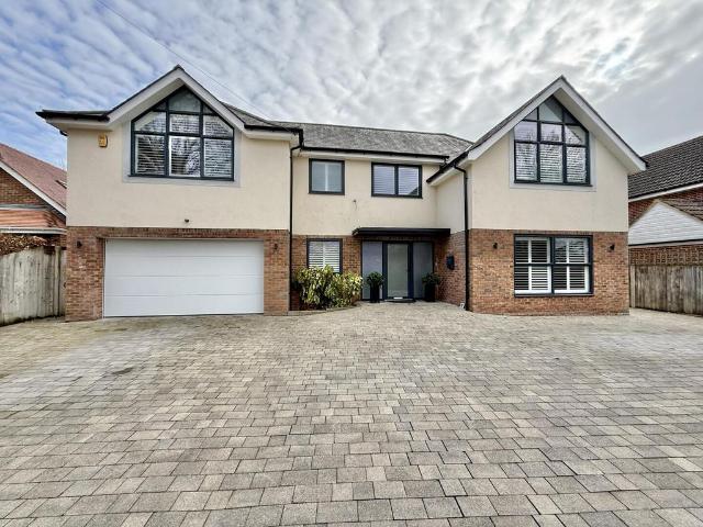 House for sale in Highcliffe