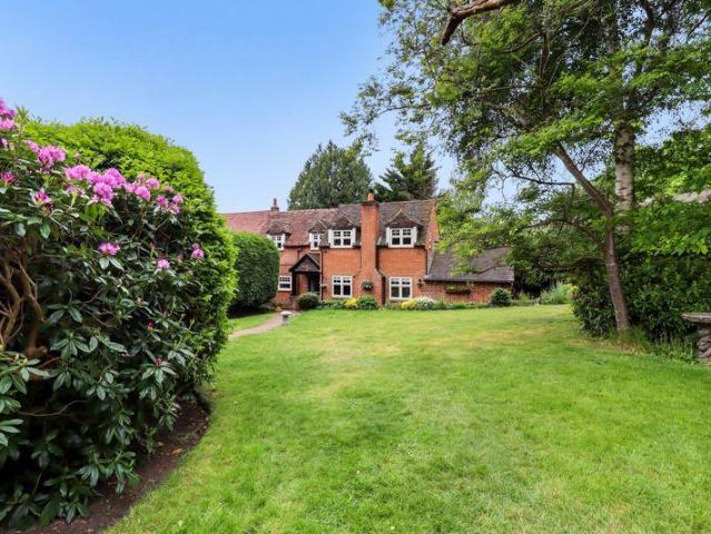 House for sale in Heol-las, Surrey
