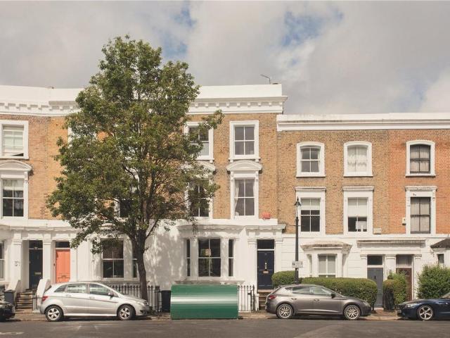 House for sale in Oval, Greater London