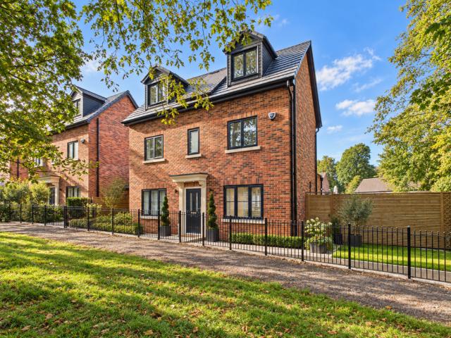 House for sale in Osgathorpe, Sheffield