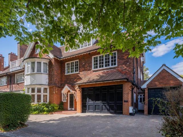 Flat for sale in Primrose Hill, Greater London