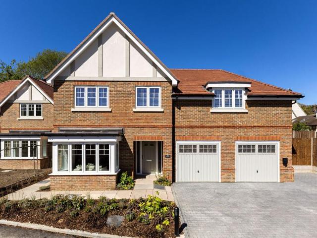 House for sale in Woodmansterne, Red Hill