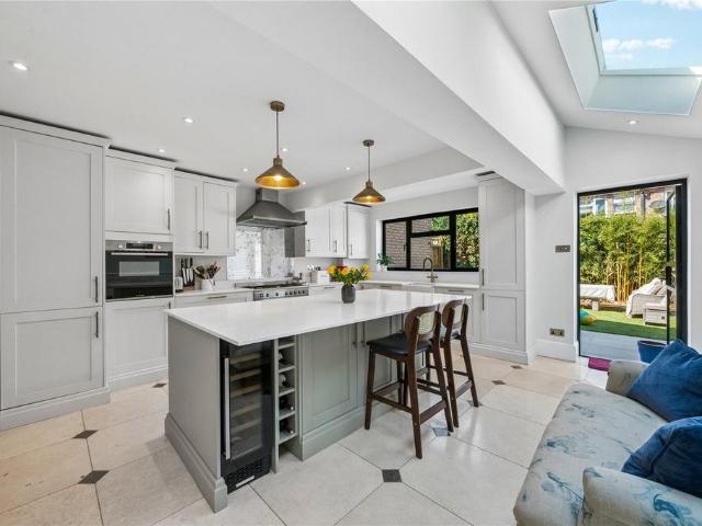 House for sale in Summerstown, Greater London