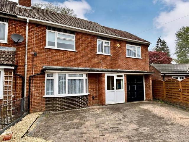 House for sale in Heol-las, Surrey