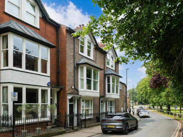 House for sale in High Field, York