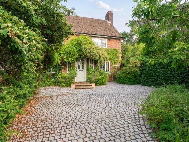 House for sale in Hart, Hampshire