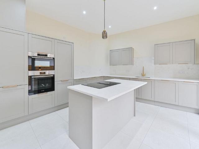 House for sale in London Borough of Lewisham, New Cross