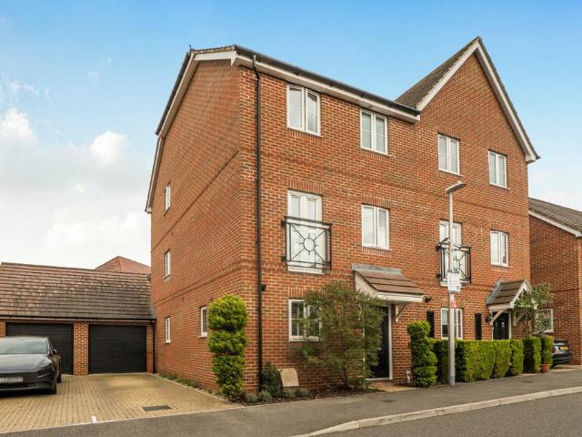 House for sale in Emmbrook, Wokingham