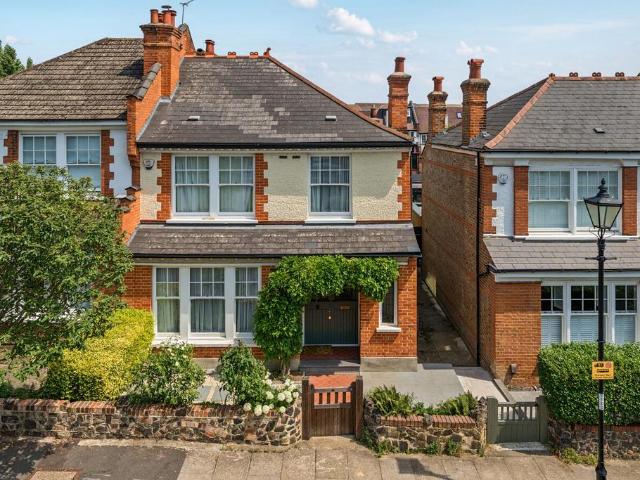 House for sale in London Borough of Lewisham, Lower Sydenham