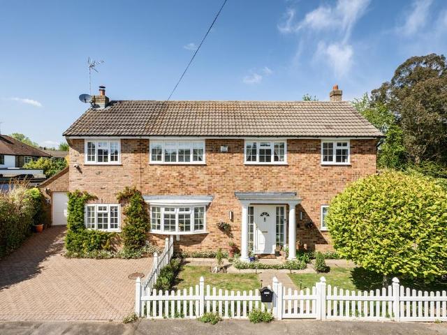 House for sale in The Butts, Kent