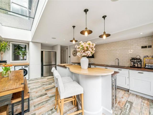House for sale in Earlsfield, Greater London