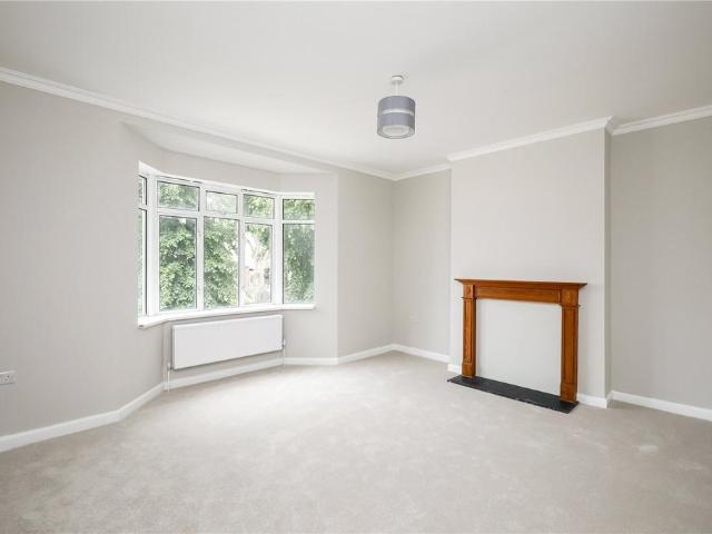 Flat for sale in London Borough of Ealing, Greater London