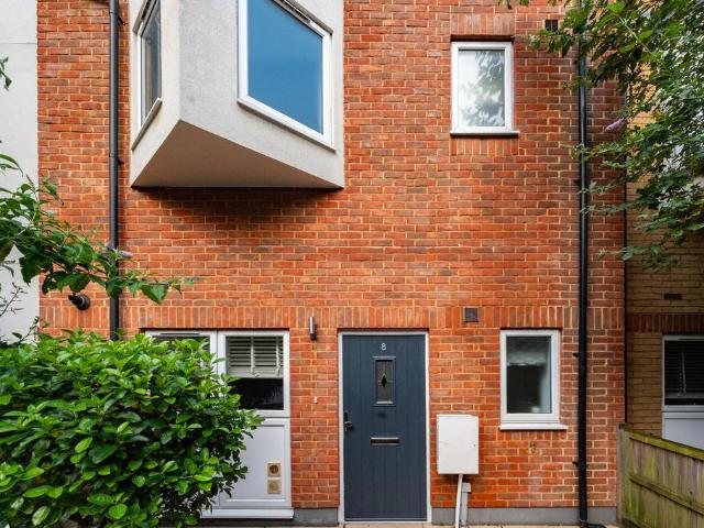 House for sale in Battersea, Greater London