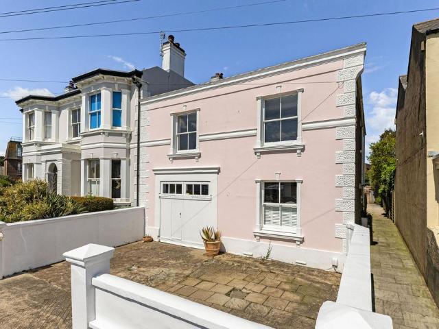 House for sale in Fishersgate, West Sussex