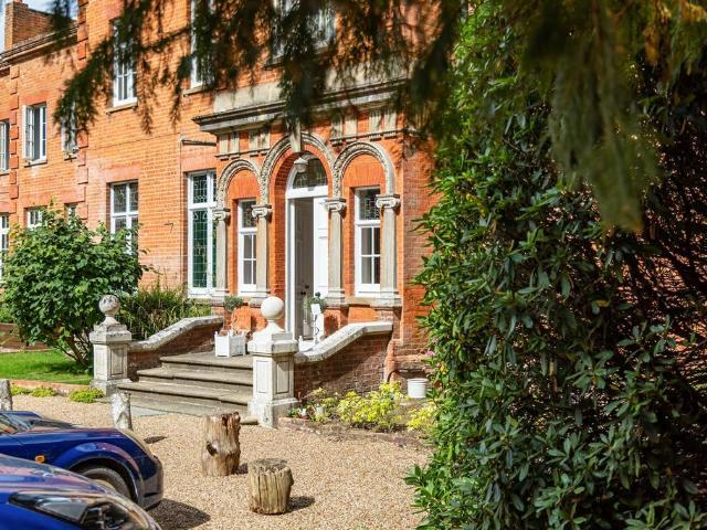 House for sale in Heol-las, Surrey