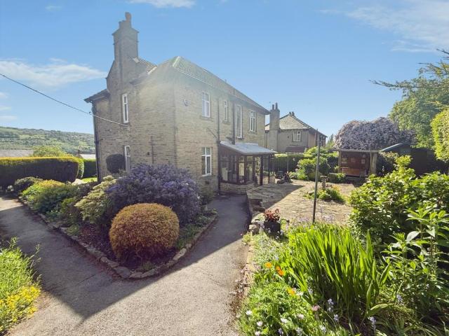 House for sale in Riddlesden, West Yorkshire