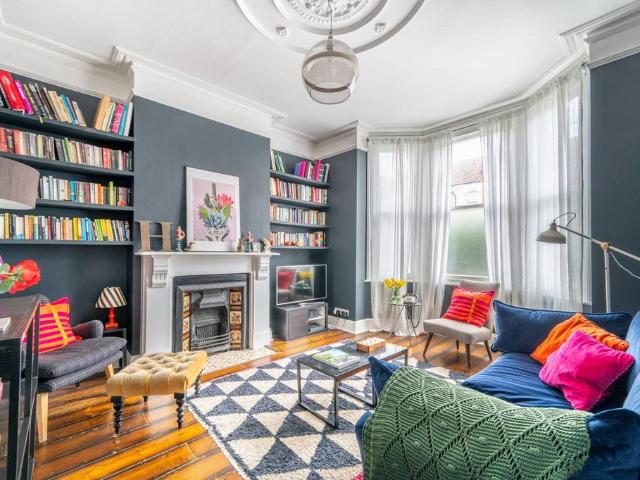 House for sale in Cricklewood, Greater London