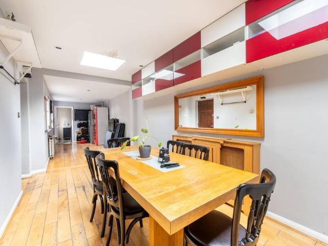 House for sale in Brondesbury, Greater London