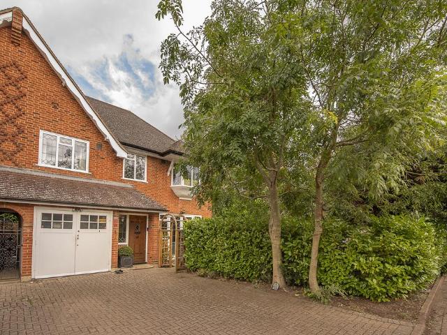 House for sale in Southfields, Greater London