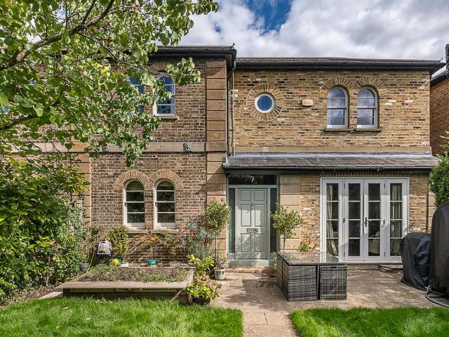 House for sale in East Sheen, Greater London