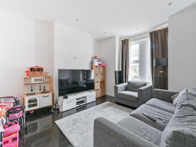 House for sale in London Borough of Lewisham, Lower Sydenham