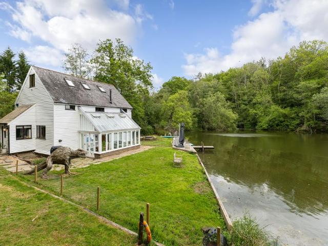 House for sale in Perryfields, West Sussex