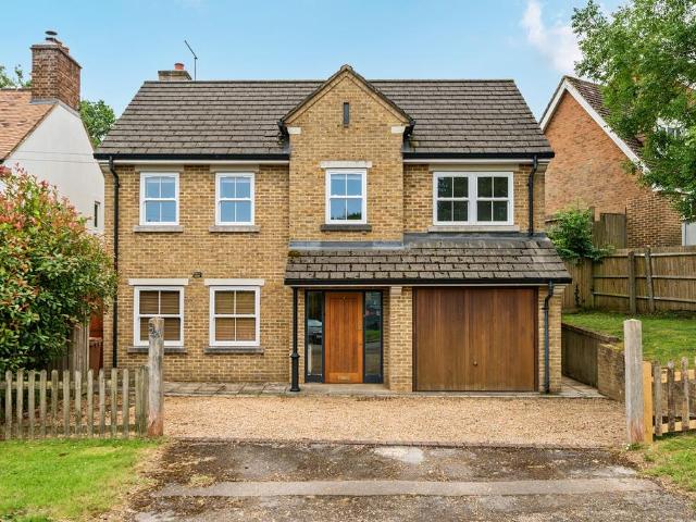 House for sale in Hillview, Surrey