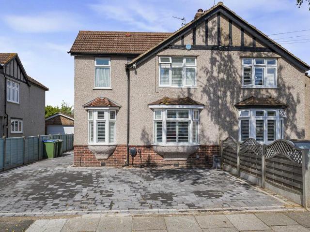 House for sale in Barnehurst, Greater London