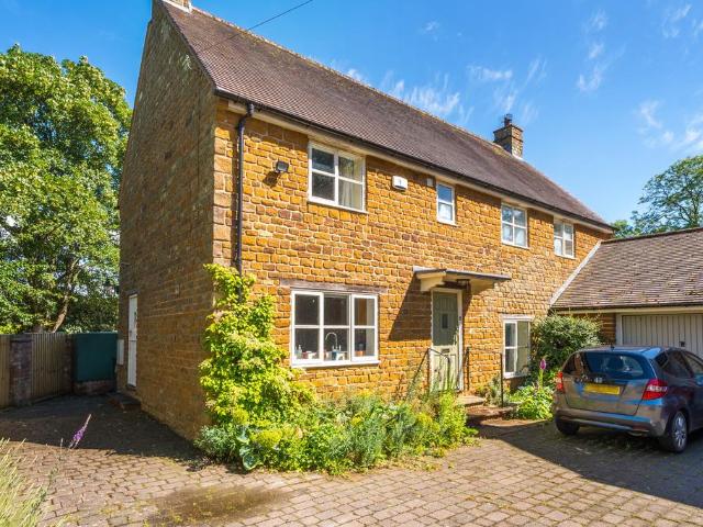House for sale in Eydon, Northamptonshire