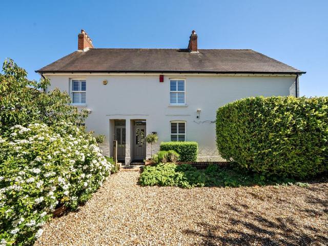 House for sale in Fole, Surrey