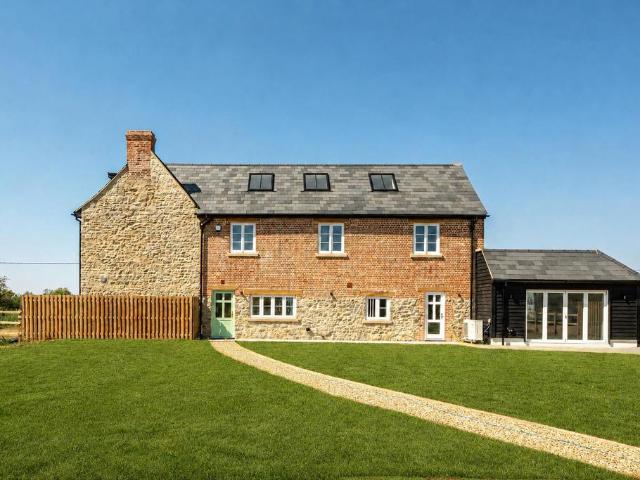 House for sale in Marsh Gibbon, Buckinghamshire