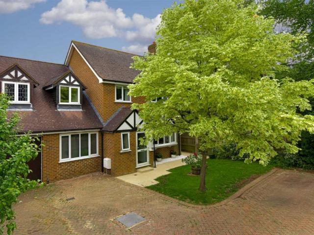 House for sale in Stoneleigh, Ewell