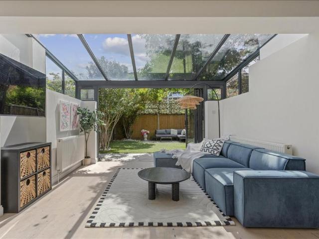 House for sale in West Kensington, Greater London