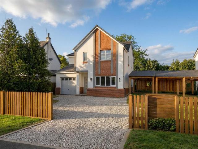 House for sale in Batchworth, Hertfordshire