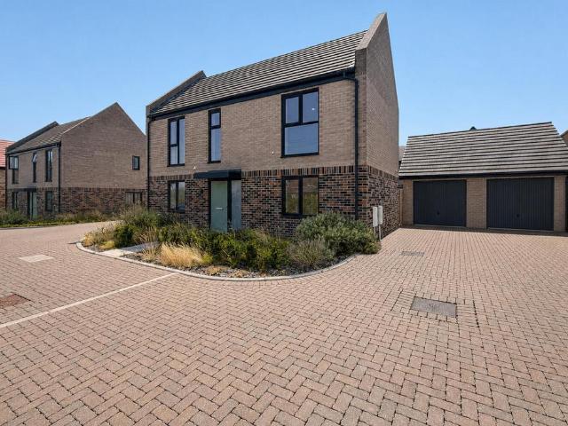 House for sale in Felixstowe, Eastbridge