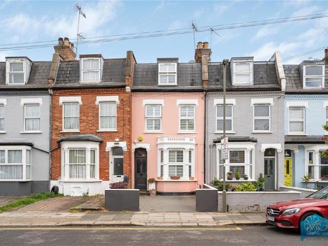 House for sale in Friern Barnet, Greater London
