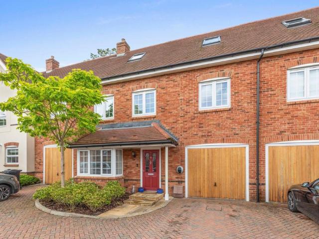 House for sale in Totteridge, Buckinghamshire