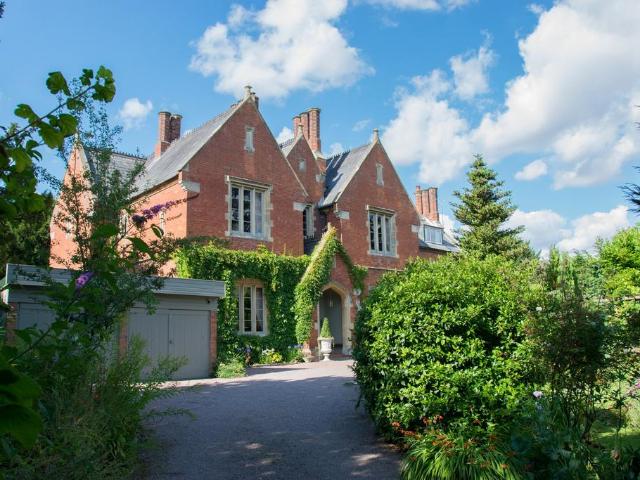 House for sale in Pembridge
