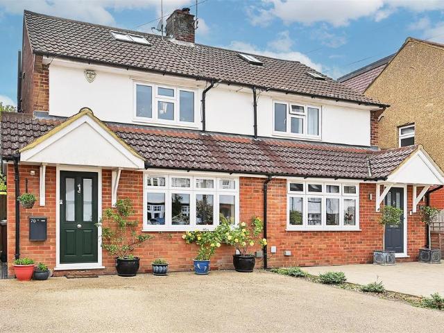 House for sale in Hatching Green, Five Acres