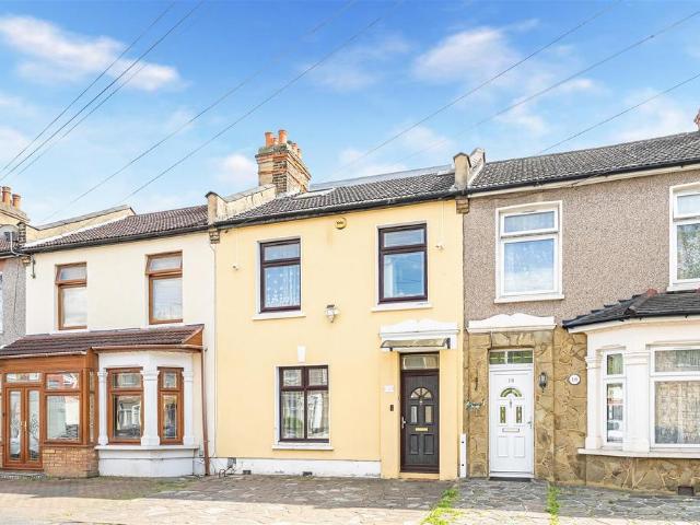 House for sale in London Borough of Redbridge, Greater London