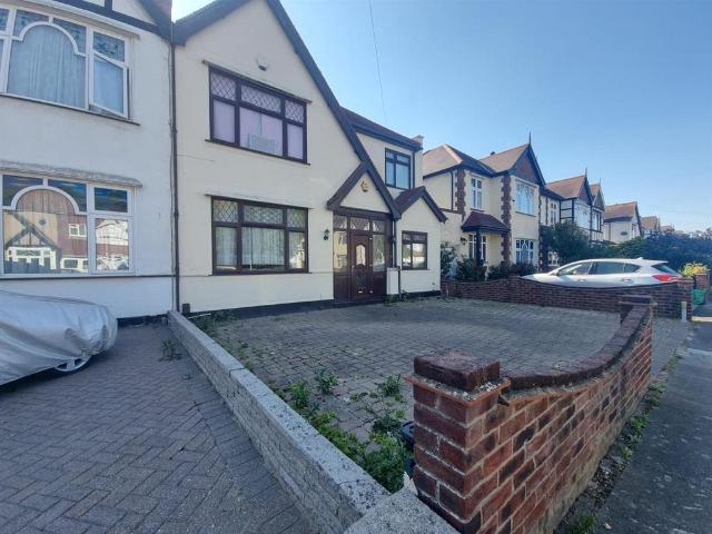 House for sale in Seven Kings, Greater London