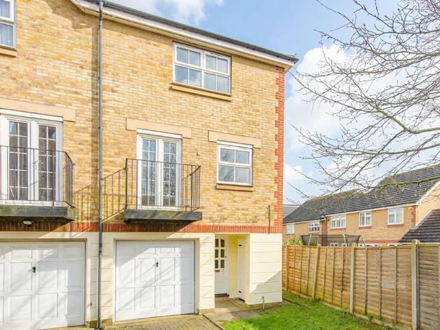 House for sale in Colney Hatch, Greater London