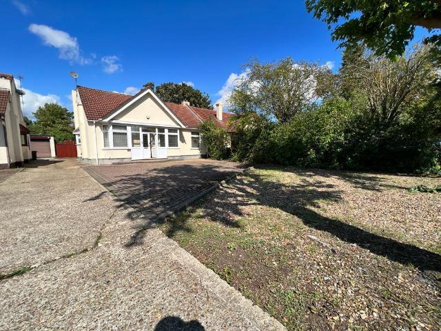 House for sale in Seven Kings, Greater London
