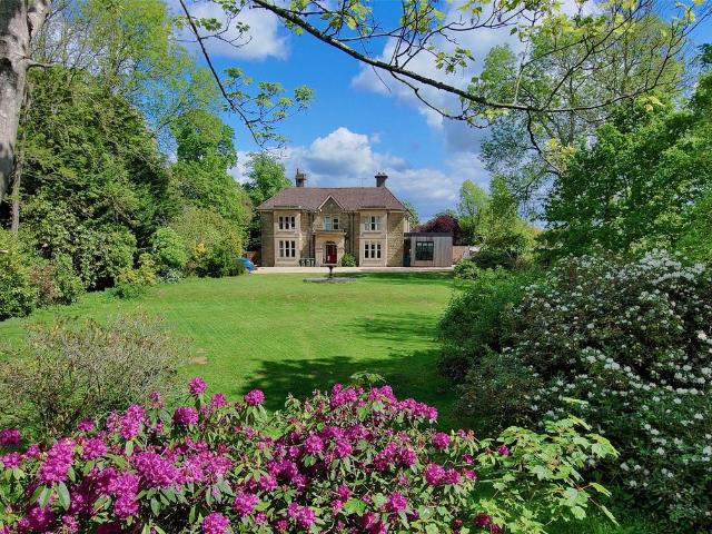 House for sale in Horsham, West Sussex