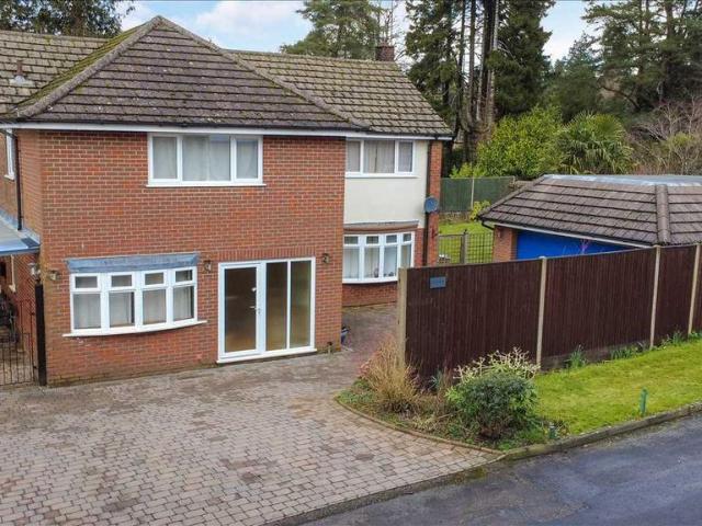 House for sale in Fole, Surrey